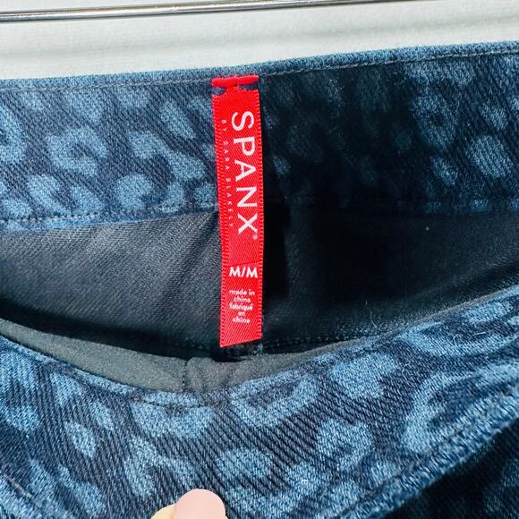 Spanx Jean-ish Slimming Ankle Leggings – Blue Denim Leopard Print – Medium - Picture 7 of 7